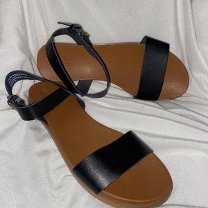 Black sandal